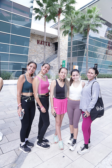 Jimena Secaida, Estefania Cervantes, Ariana Jegerlehner, Alexia Morales y Mariajose Conde 1