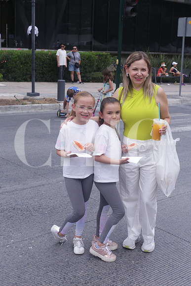 Michel Valdés, Sofia Valdés y Lulu Valdés 0