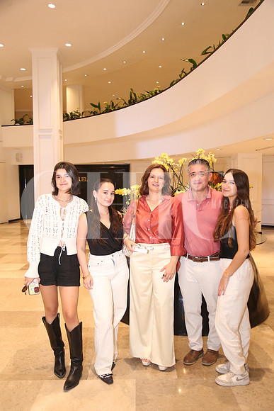 Ana Karen Moncayo, Sofia Moncayo, Norma Livas de Moncayo, Juvencio Moncayo y Paulin Moncayo 0
