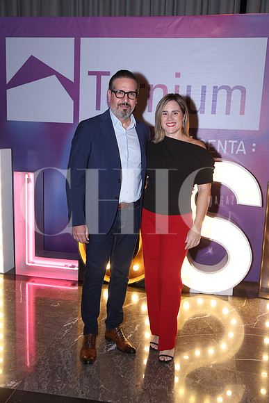 Roberto Grajeda y Alexandra Armstrong0