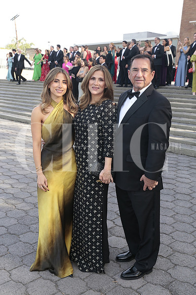 Lorenza Garza, Camila Zambrano y Roberto Garza 1