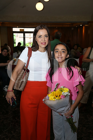 Magda González y Dania Avendaño1