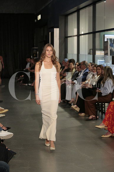 Pasarela 57