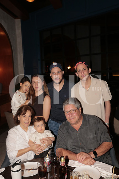 Eugenio Kuri, Cristy Martinez, Adrian Kuri, Norma Balderas, Enrique Kuri, Daniel Kuri y Adrian Kuri 5
