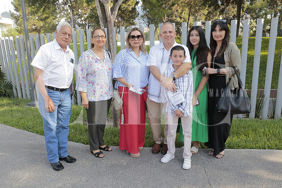 Rogelio Ledezma, Lydia Cantu, Norma Ledezma, Carlos Rodriguez, Mateo Rodriguez, Camila Monsivais y Martha Ledezma 2