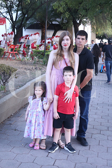 Marcela Villarreal, David Treviño, Regina Treviño y David Treviño0