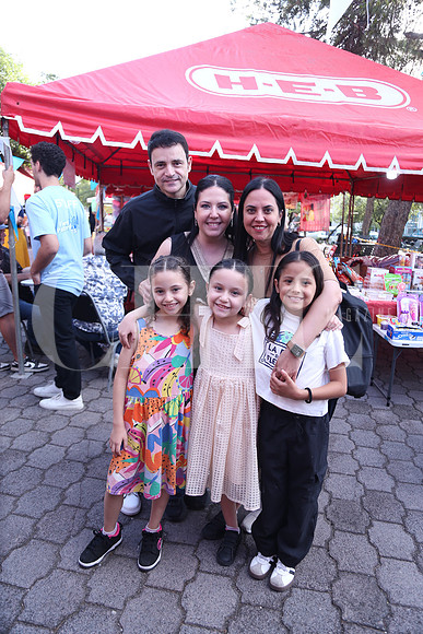 Miguel Rodríguez, Marcela Guerra, Tere Villarreal, Alejandra Rodríguez, Marcela Rodríguez y Ximena Valdéz 0