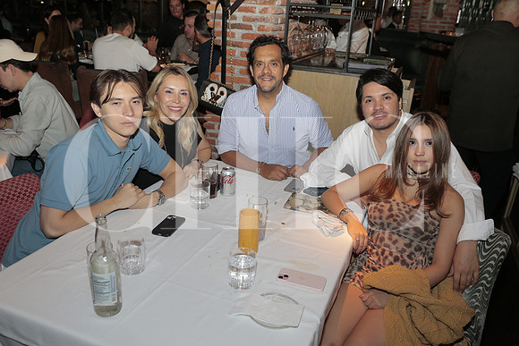 Santiago Padrón, Karla Díaz, José Luis Lima, Mario Romero y Sofia Padrón 3