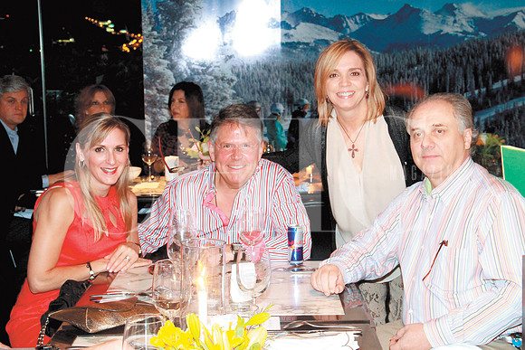 Pilar Martínez de Camargo, Alfonso Camargo, Cecilia Rodríguez y Ricardo Kane