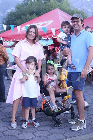 Teresa de Saro, Jaime Martínez, José María Martínez, Carlota Martínez y Bosco Martínez 1