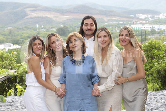 Roberta Chavez, Fabiola de Aguinaga, Delia del Castillo, Patricio Chavez, Fer Chavez y Sofia Chavez 9