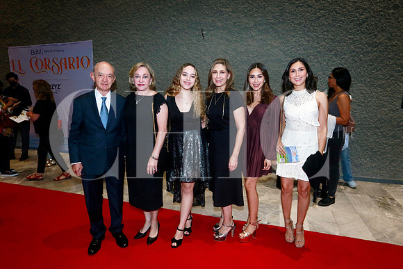 Fernando Elizondo, Verónica Ortiz de Elizondo, Ana Verónica López, Cecilia Flores, Kenda Acosta y Dayra Acosta