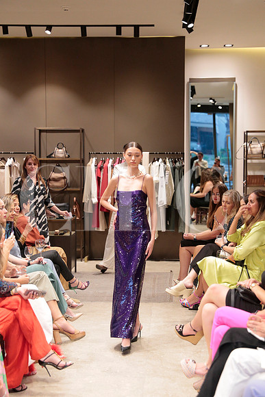 Modelos de Rafa Zuñiga vistiendo Max Mara 164