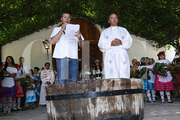 Brandon Milmo y Sacerdote Gerardo Escareño
