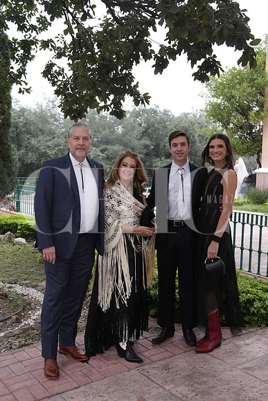 Edgar Warnholz, Lydia Pérez de Warnholz, Edgar Warnholz y Hanna Gray1
