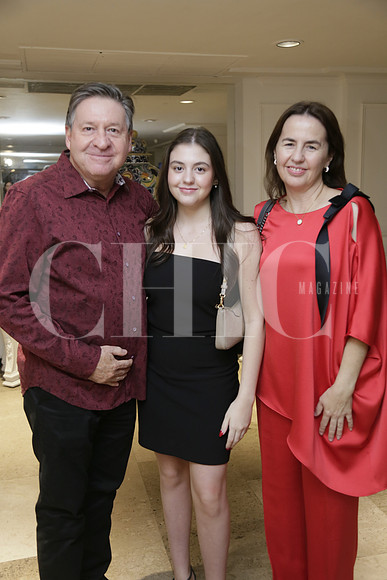 Mario Santos, Anabella Santos y Janet Rabizé de Santos