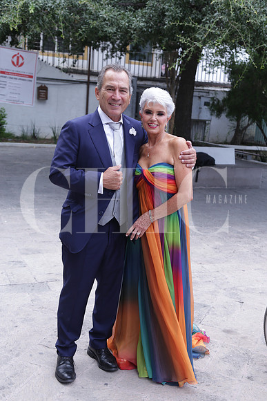 Juan Angel González y Ania Lozano de González ( Papás Novio)0