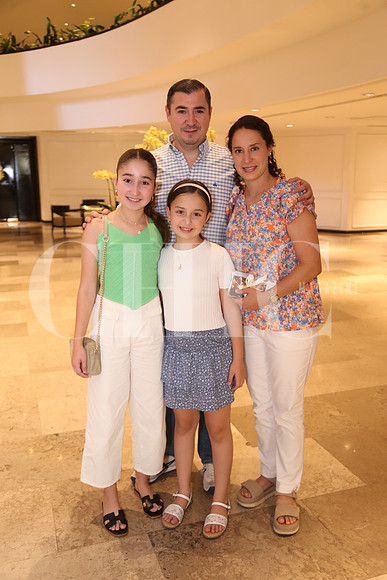 Federico Lankenau, Daniela Cepeda de Lankenau, Eugenia Lankenau y Catalina Lankenau 0
