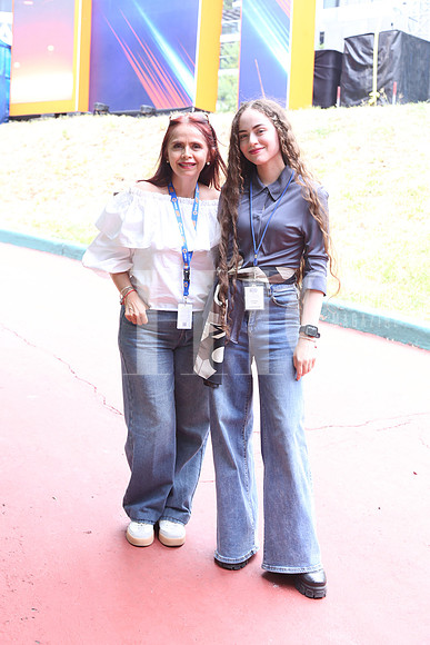 Adriana Patiño y Samantha Patiño1