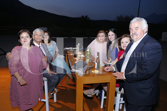 Lucy de Garza, Rodolfo Garza, Martha Alanis de Garza, Tere Garza de Celada, Celina Celada, Graciela Garza de Madero y Guillermo Madero (3)