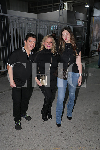 Hugo Garza, Claudia Flores y Claudia Flores 5