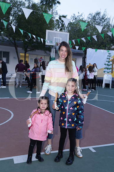 Erika Arcaute, Charlotte Berard y Anika Berard 0