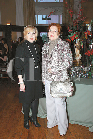 Nora Garza de Livas y Martha Chapa de Livas