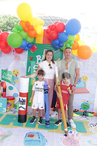 Mafer Guerra, Roberto Guajardo, Nico Guajardo y Emiliano Guajardo 0