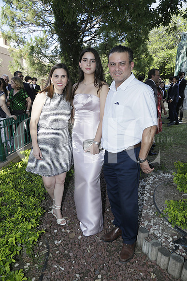 Karina Lozano, Andrea Chávez y Gil Chávez (2)