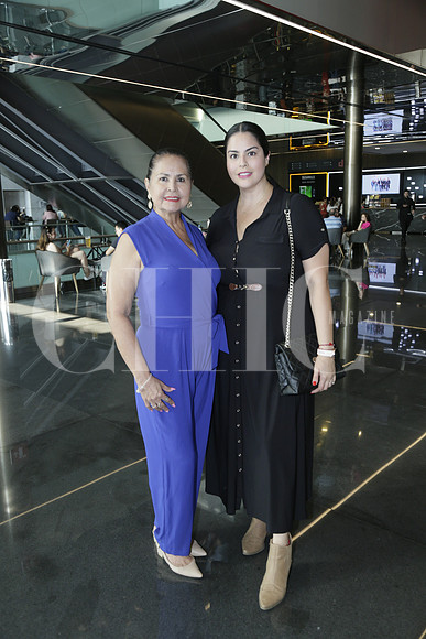 Triny Valencia de López y Sara López (2)