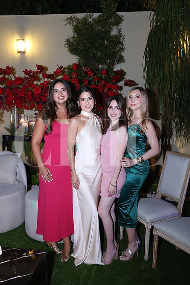 Daniela Diaz, Valeria Muñoz y Karla Harsanyi1