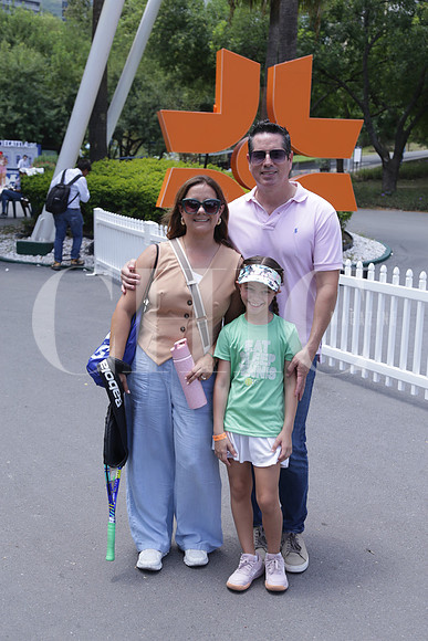 Viviana González, Sergio Uribe y Lucia Uribe 1