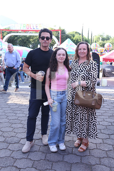 Armando de la Fuente, Vivi de la Fuente y Norma Benavides 0