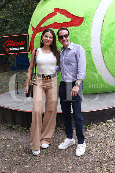 Deya Narveaz y Alejandro Reniu1