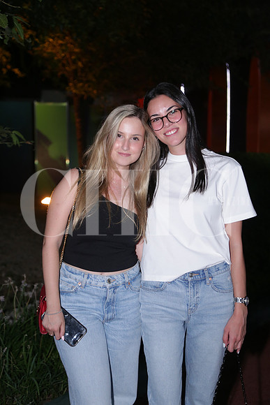 Opilu Gómez y Erika Charur 0