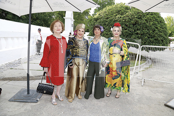 Clara García de Guadiana, Maricarmen Bretzfelder, Lucila García Tinoco y Chacha Garagarza