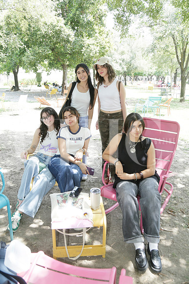 Karola Aguirre, Alejandra Alvarado, Sofia Zubiria, Sara Hernández y Vanessa Cáseres