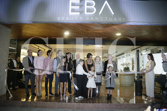 Aspectos corte de listón en la apertura de EBA Beauty (6)