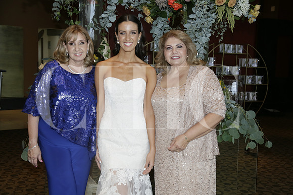 Betty Santos de Domene, Bárbara Domene y Claudia Hernández de Corral