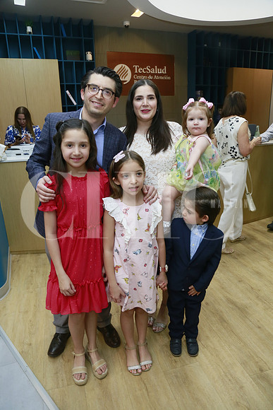 Juan Francisco Lozano, Andrea Treviño de Lozano, RobertaLoznao, Mandy Lozano, Balbina Lozano y Francisco Lozano (2)