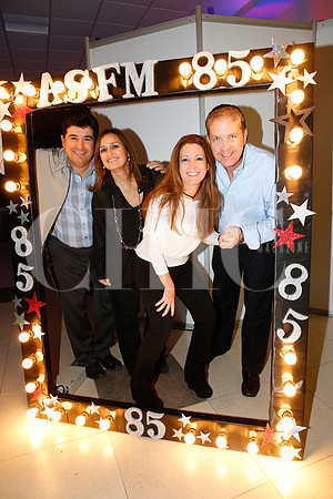 Raúl Vela,  Mayerlin de Páez y Lydia Pérez y Edgar Warnholtiz