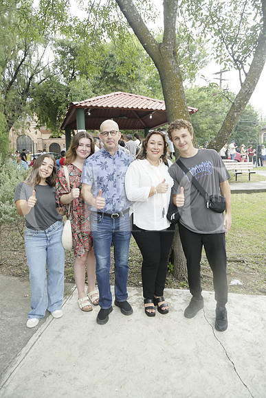 Arisa Fernández, Crista Fernández, Stefan Fernández, Lucy Taho de Fernández y Fiero Fernández (3)