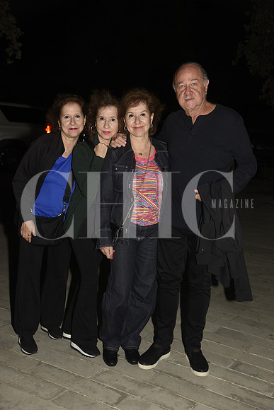 Liliana Treviño, Claudia Treviño, Ofelia Treviño y Javier Navarro
