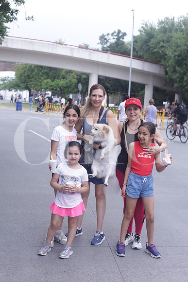Vivian Cover, Michel Cover, Brenda de Cover, Natalia Delgado y Nicole Cover 1