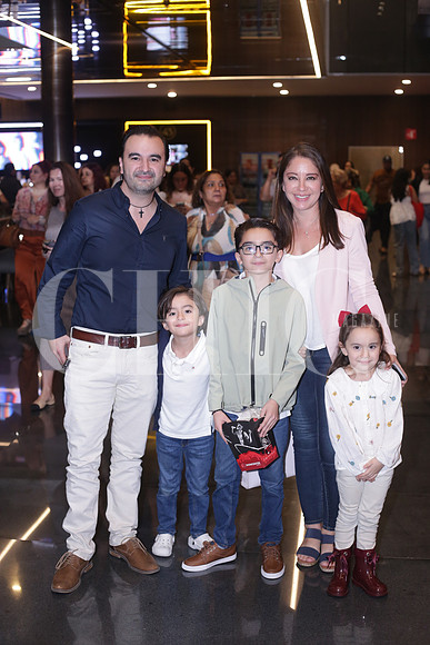 Jorge Chapa, Patricia Contreras, Franco Chapa, Michel Chapa y Biana Chapa 0