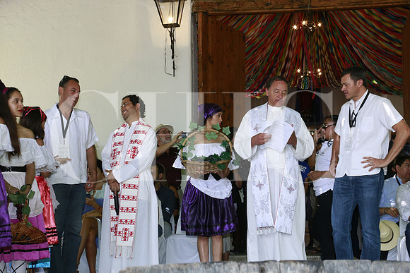 Daniel Milmo, sacerdote y Brandon Milmo