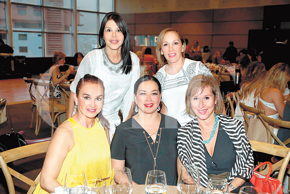 Cristina Lankenau, Gina manautou de Maiz, Sandra Rodríguez, Mireya Montemauyor de Pérez Salinas y Ofelia de navarro