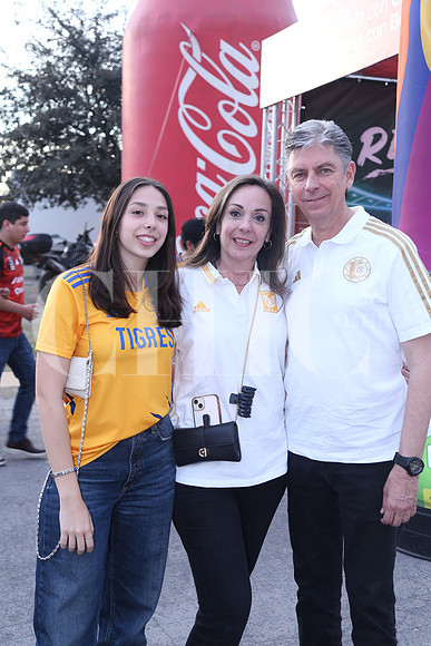 Monserrat de la Garza, Diana Flore y Fernando de la Garza 0