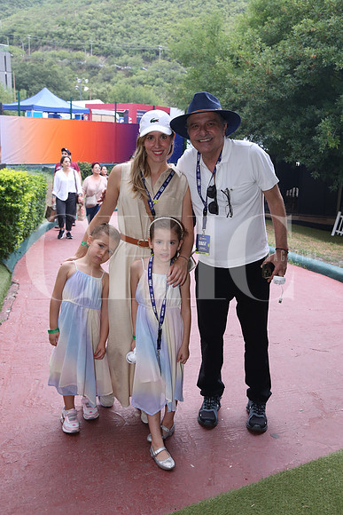 Pris Villarreal, Sergio Villarreal, Chiara Murrillo y Sofia Murillo 0