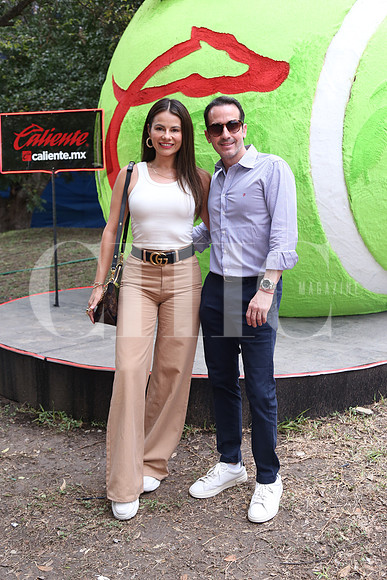 Deya Narveaz y Alejandro Reniu0